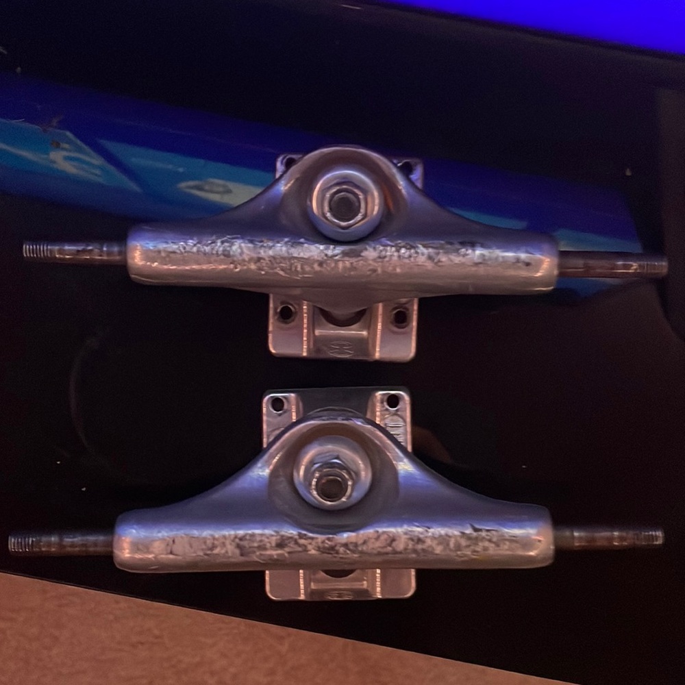 Independent size 129 trucks